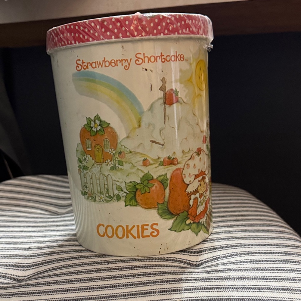 Vintage Strawberry Shortcake Cookie Tin